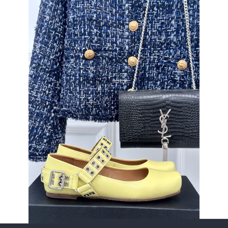 Other flat shoes